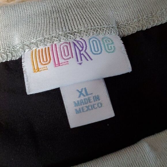 LULAROE Read My Lips Tee - Picture 5 of 5